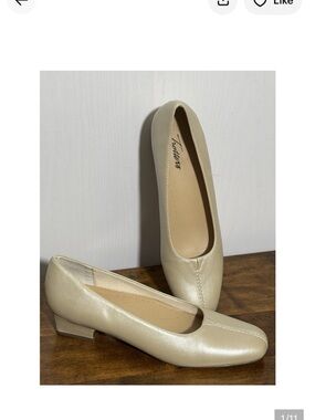 Trotters Doris Pumps Women's 9 SS Gold White Pearl Leather Block Heel AAAA Metal